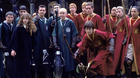 Watch Harry Potter and the Chamber of Secrets .